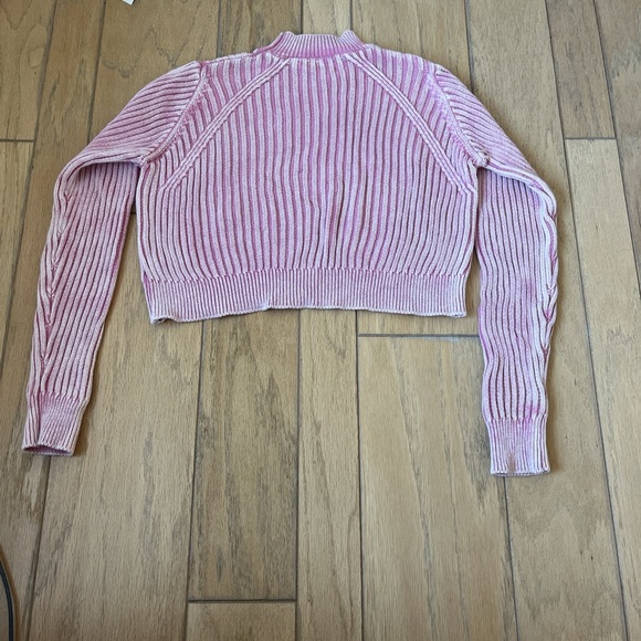 cropped mock neck sweater - Picture 3 of 3